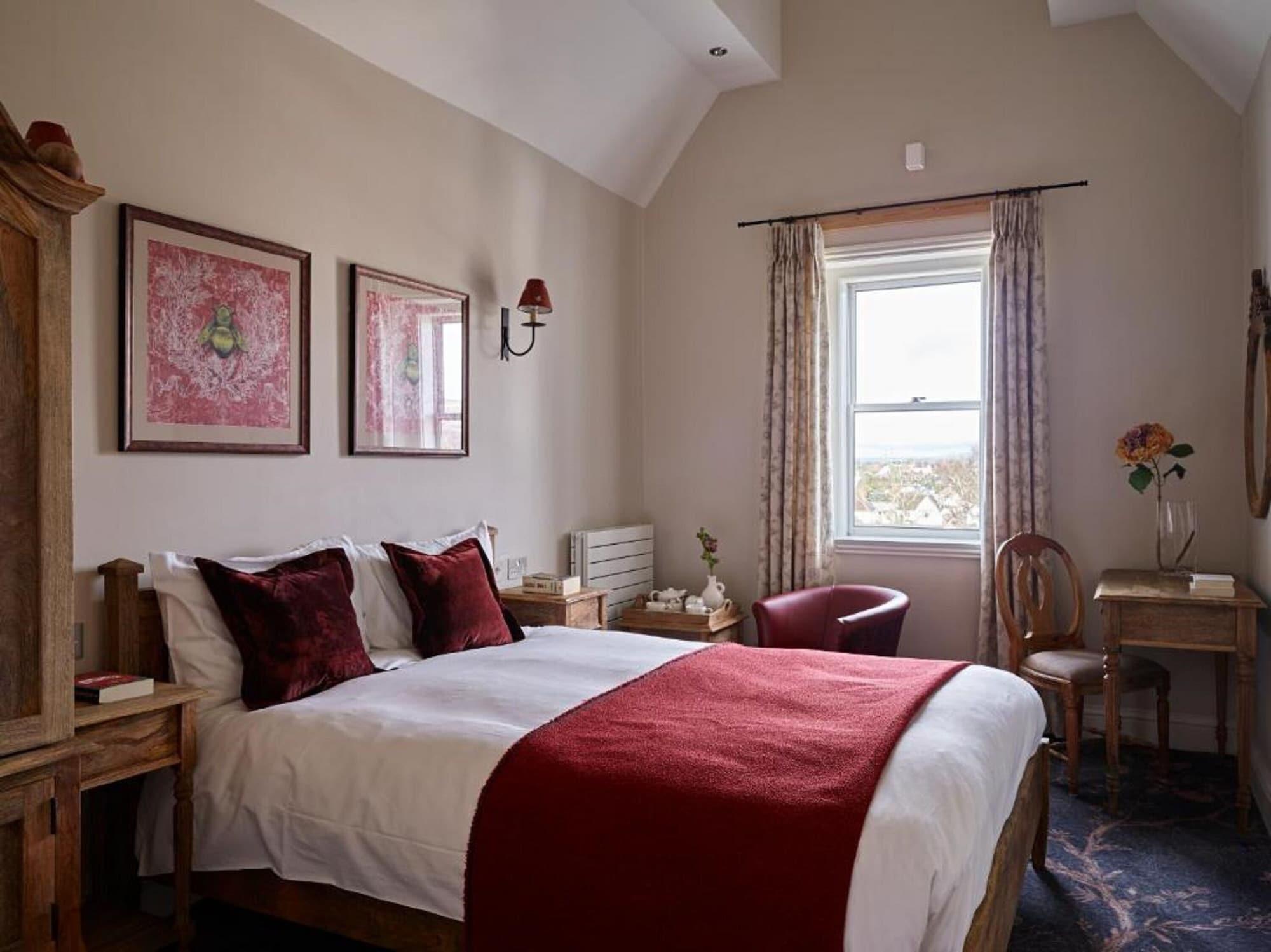 Cotswold Grange Bed and Breakfast Cheltenham Exteriör bild A bedroom at the hotel