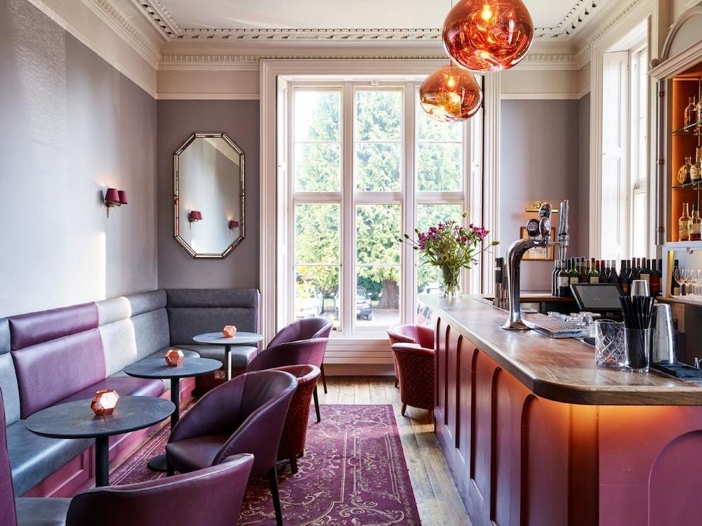 Cotswold Grange Bed and Breakfast Cheltenham Exteriör bild The bar at the 2018 refurbishment