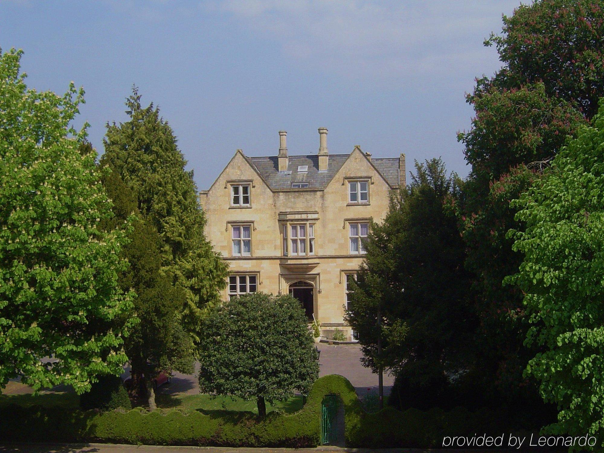 Cotswold Grange Bed and Breakfast Cheltenham Exteriör bild The former school buildings