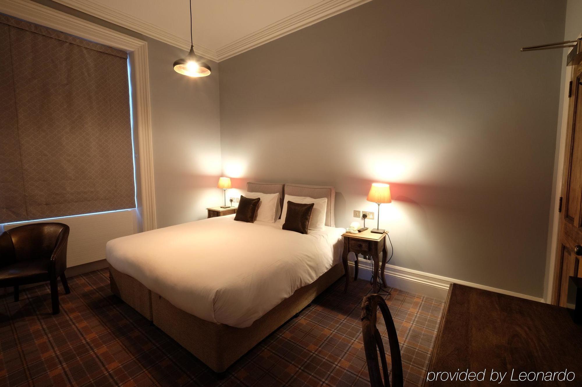 Cotswold Grange Bed and Breakfast Cheltenham Exteriör bild A room at the hotel