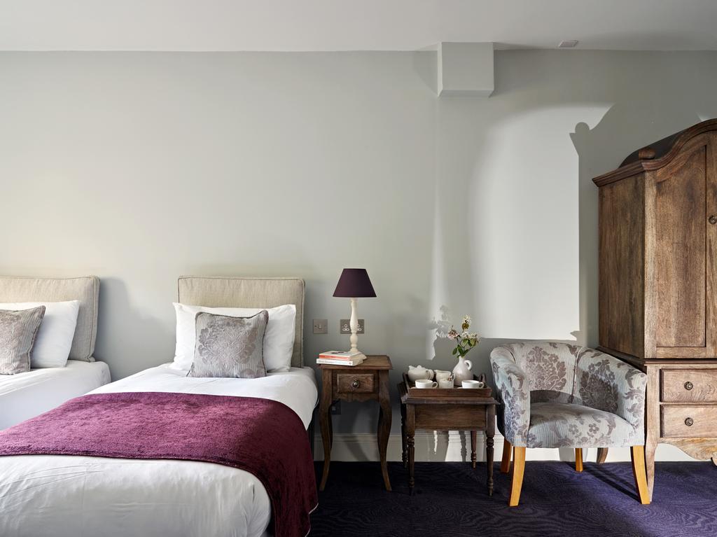Cotswold Grange Bed and Breakfast Cheltenham Exteriör bild A room at the hotel