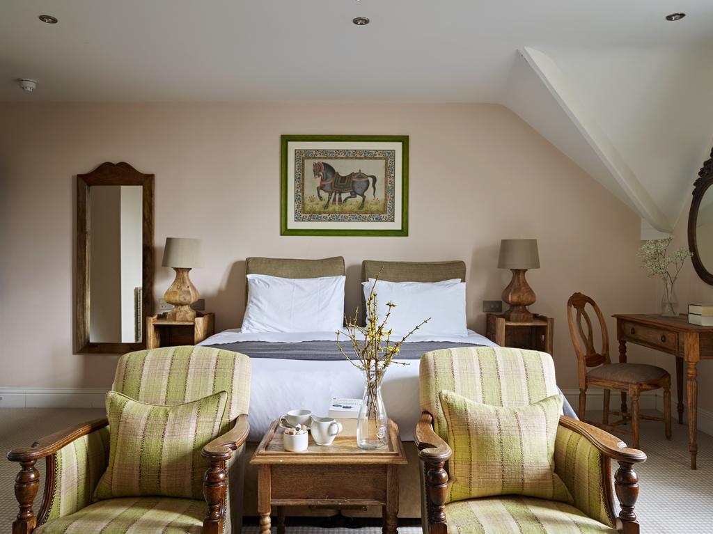 Cotswold Grange Bed and Breakfast Cheltenham Exteriör bild A bedroom at the hotel