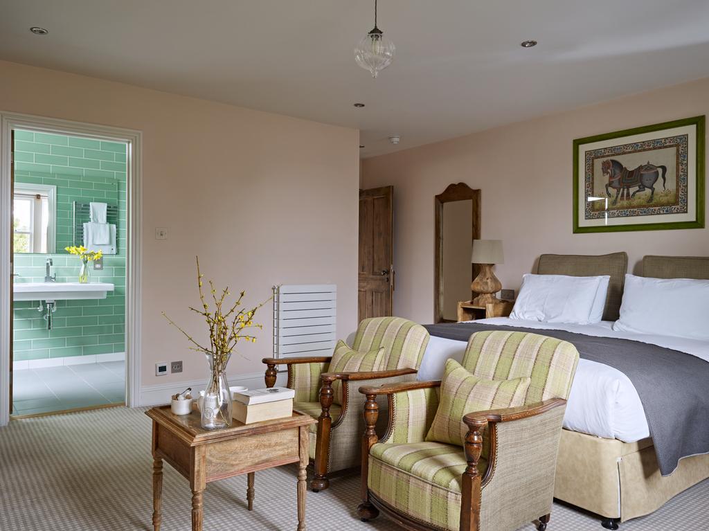 Cotswold Grange Bed and Breakfast Cheltenham Exteriör bild A bedroom at the hotel