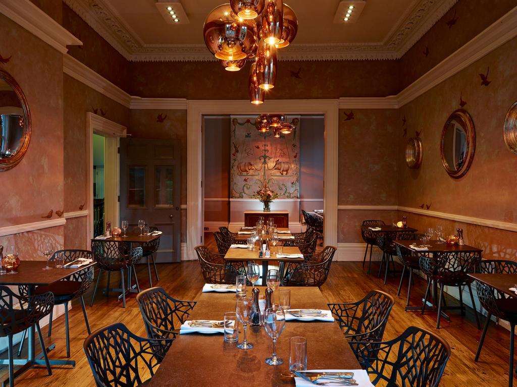Cotswold Grange Bed and Breakfast Cheltenham Exteriör bild The interior of the restaurant