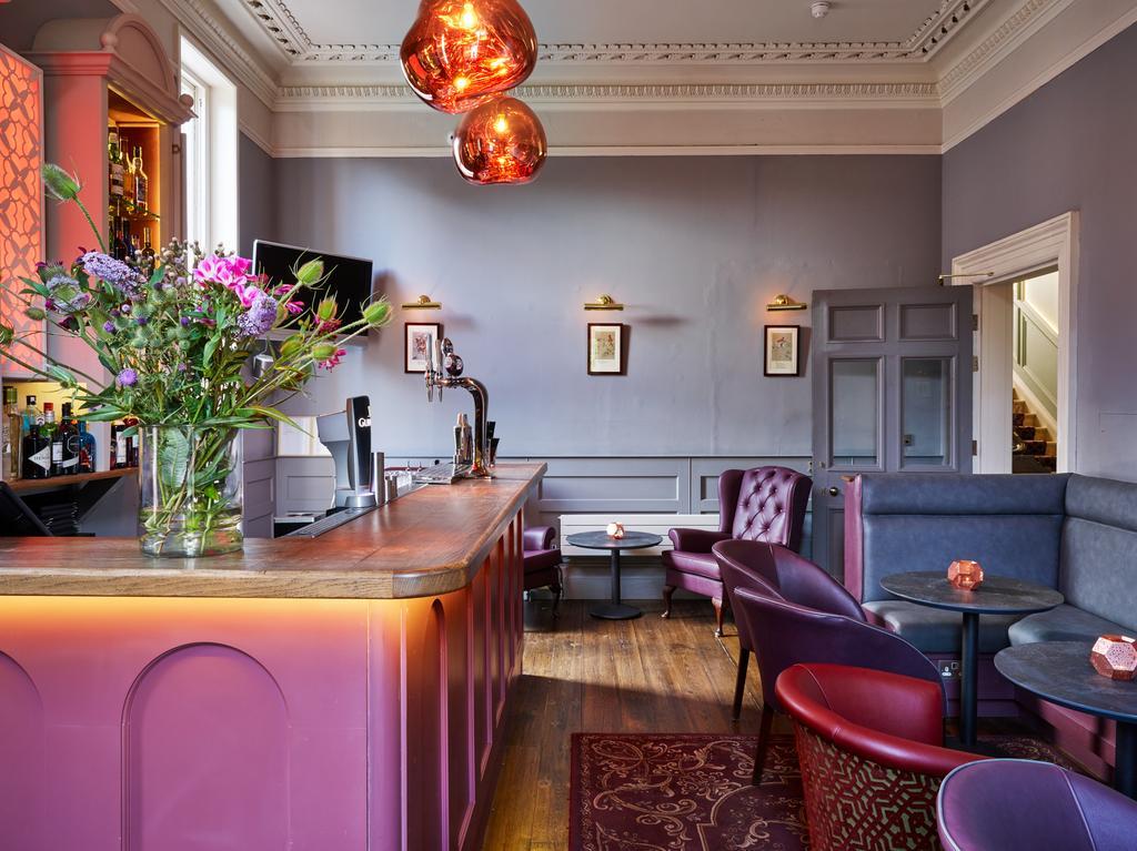 Cotswold Grange Bed and Breakfast Cheltenham Exteriör bild The bar at the hotel