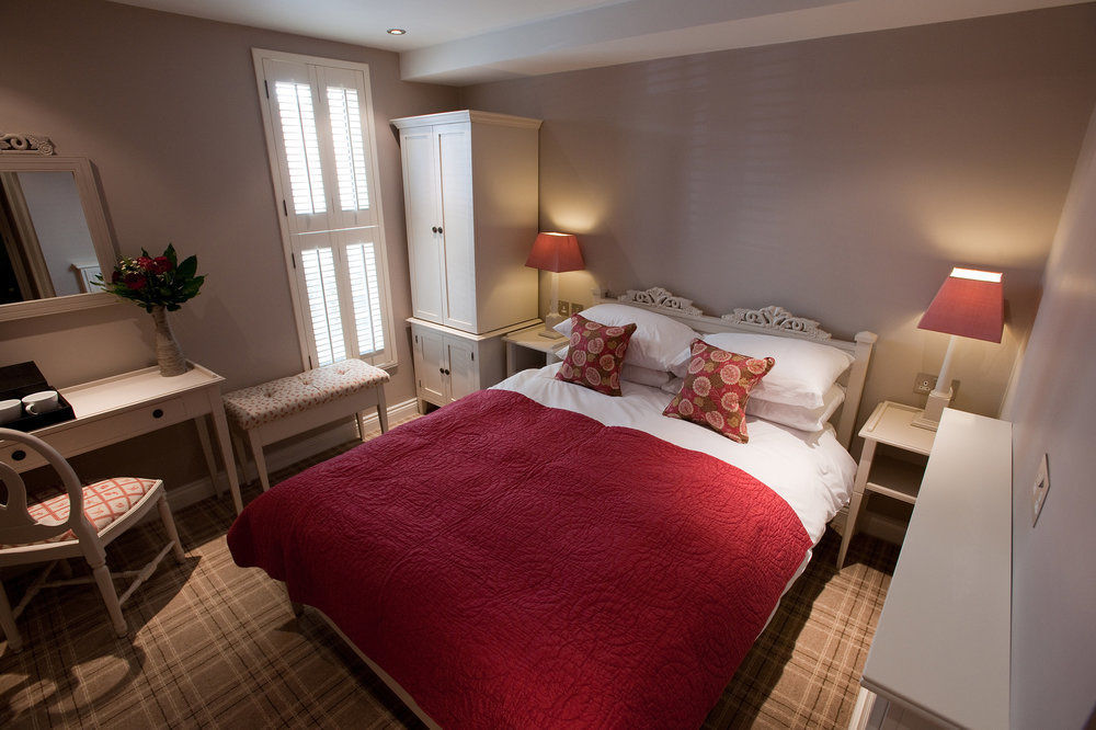 Cotswold Grange Bed and Breakfast Cheltenham Exteriör bild A bedroom