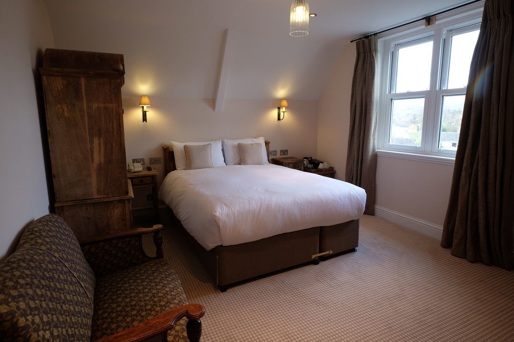 Cotswold Grange Bed and Breakfast Cheltenham Exteriör bild A bedroom at the hotel