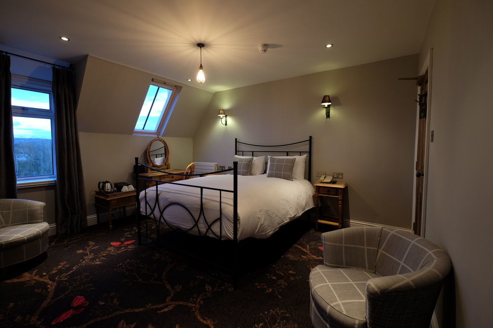 Cotswold Grange Bed and Breakfast Cheltenham Exteriör bild A bedroom at the hotel