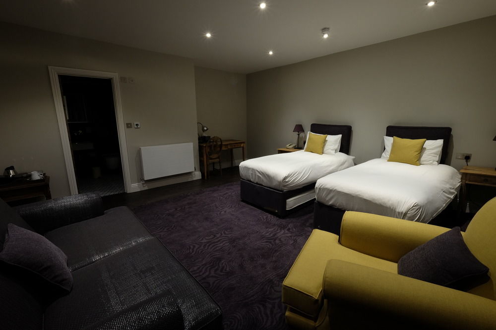 Cotswold Grange Bed and Breakfast Cheltenham Exteriör bild A room at the hotel