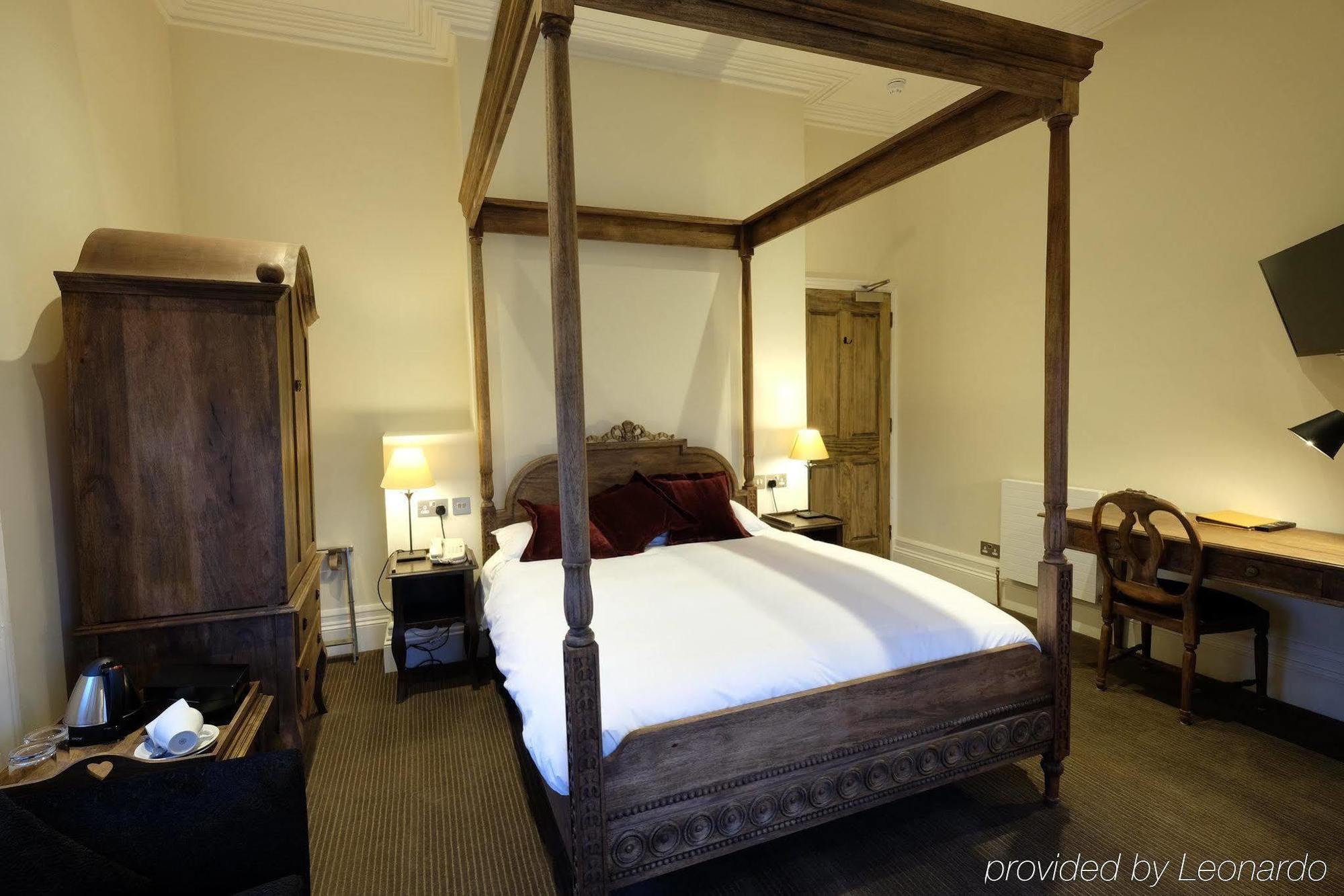 Cotswold Grange Bed and Breakfast Cheltenham Exteriör bild A room at the hotel