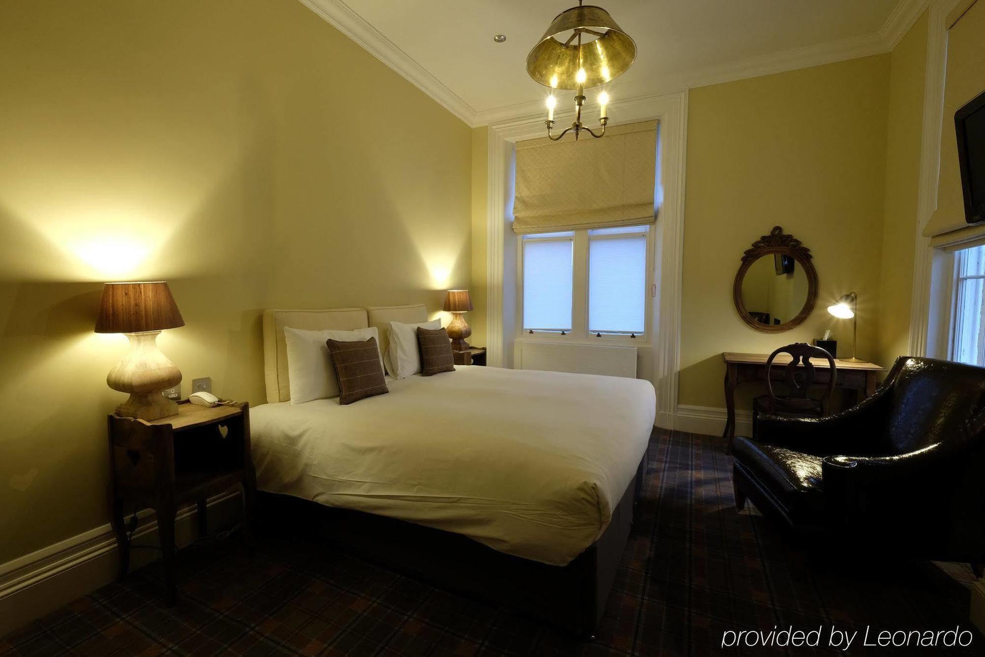 Cotswold Grange Bed and Breakfast Cheltenham Exteriör bild A room at the hotel