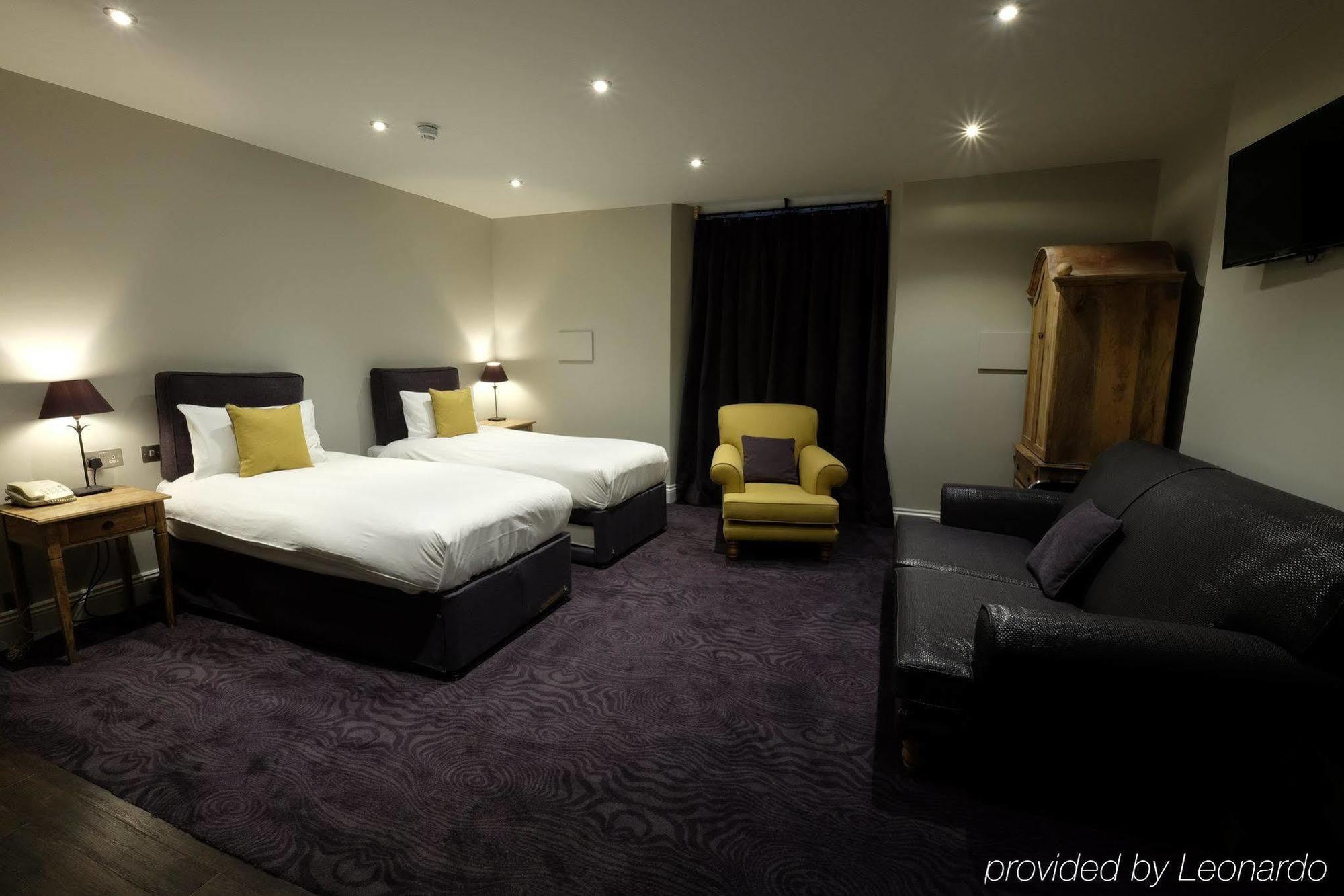 Cotswold Grange Bed and Breakfast Cheltenham Exteriör bild A room at the hotel