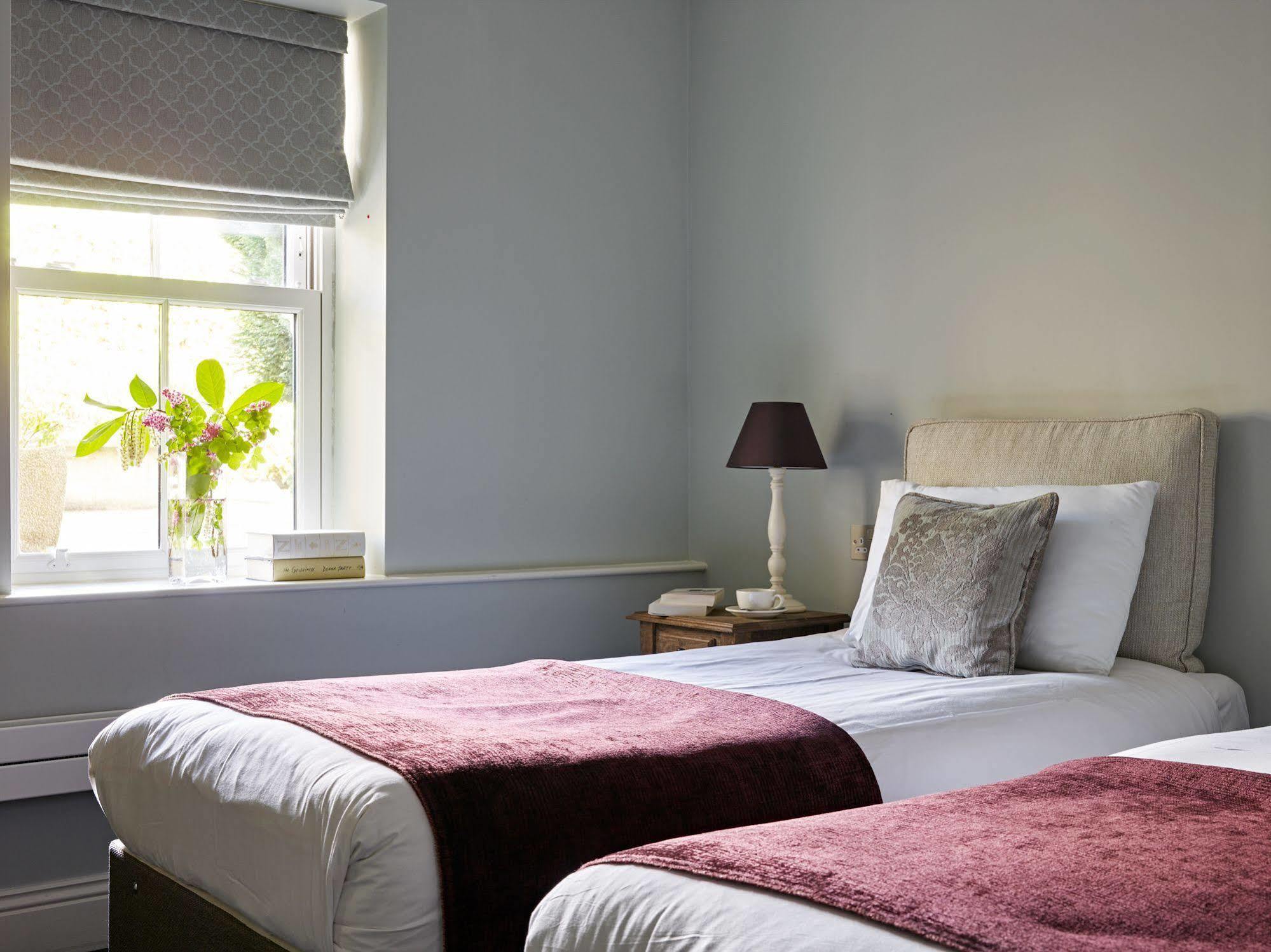 Cotswold Grange Bed and Breakfast Cheltenham Exteriör bild A room at the hotel